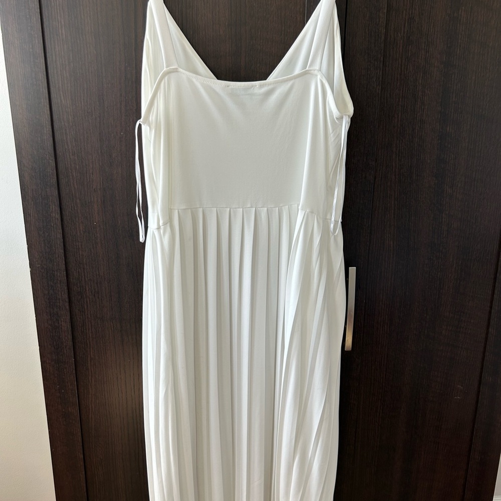 Zara Classic White V-Neck dress 100% polyester
